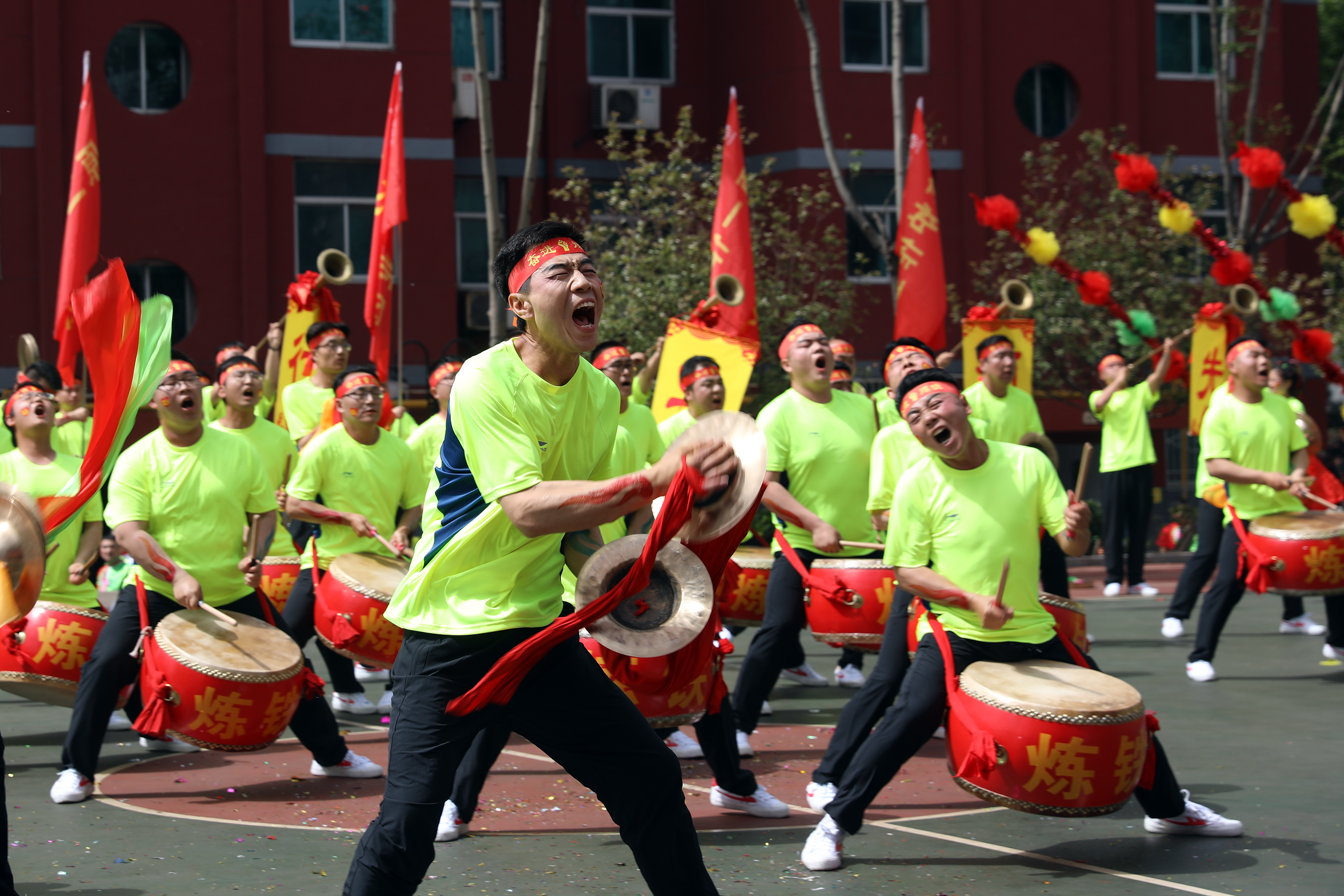 鼓足劲头-工会-孙超超