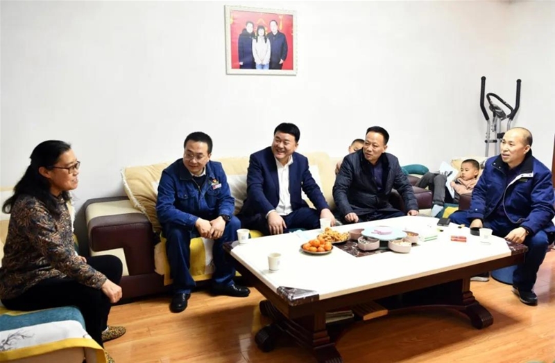 恭祝吉利年 暖和不停息——公司带领春节前夜“送暖和”